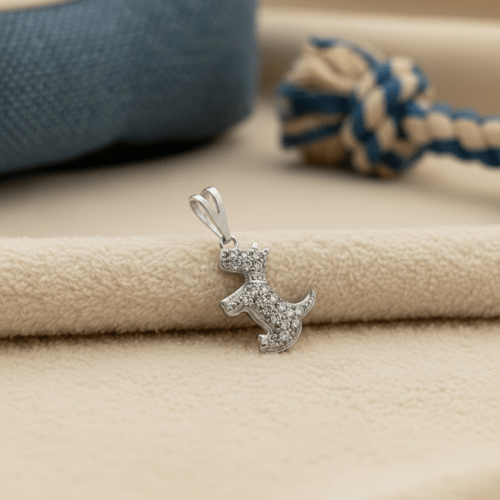 Pingente Delicado de Cachorrinho com Micro Zircônias – Banho Prata 950 e Banho Ouro 18k 🐶✨ - Imagem 2