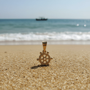 Pingente Timão Minimalista – Banho Prata 950 e Banho Ouro 18k ⚓✨