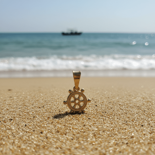 Pingente Timão Minimalista – Banho Prata 950 e Banho Ouro 18k ⚓✨