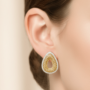 Brinco Gota Vazado Cravejado com Micro Zircônias – Banho Prata 950 e Banho Ouro 18k ✨💎
