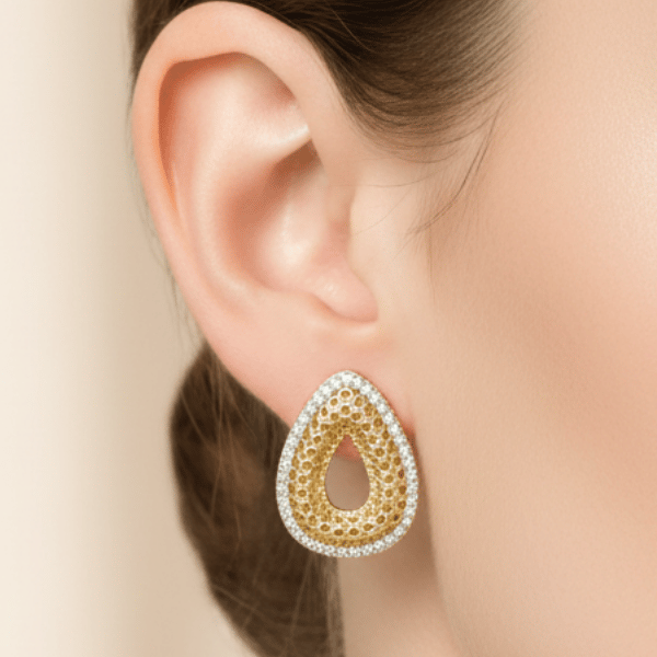 Brinco Gota Luxo Cravejado – Prata e Dourado 💎